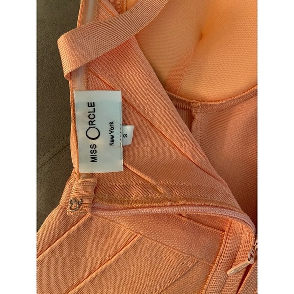 Miss Circle Peach Dress - Picture 5 of 5